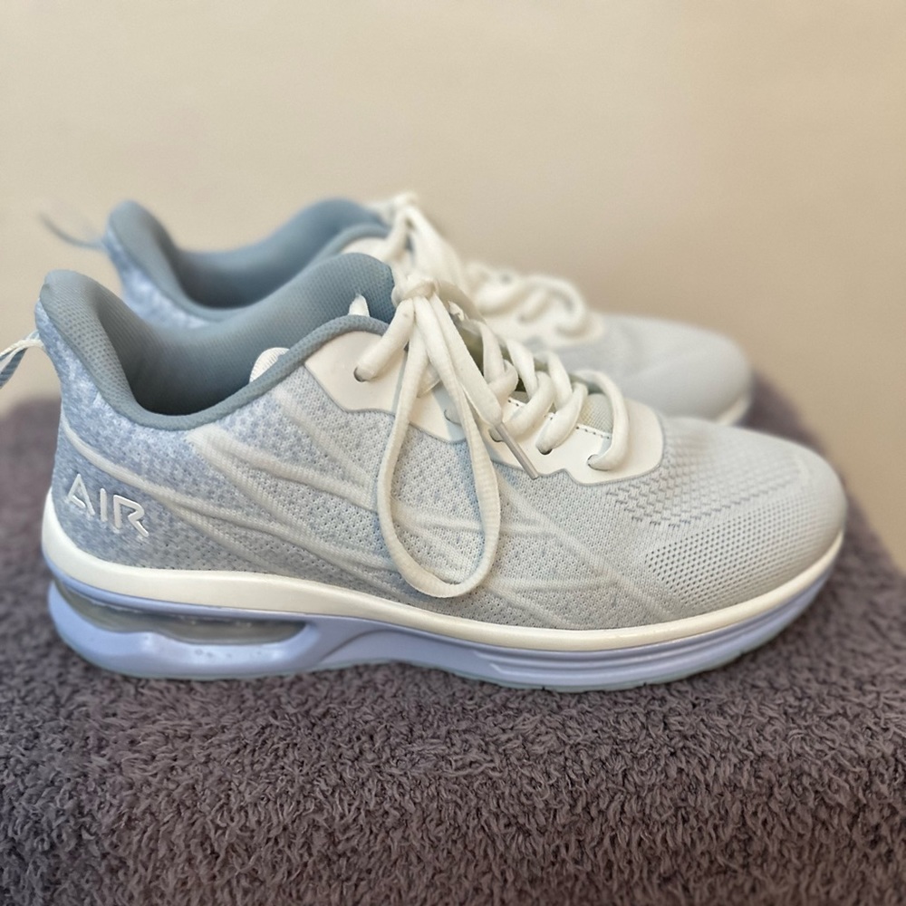 Ladies Air size 7.5 excellent condition